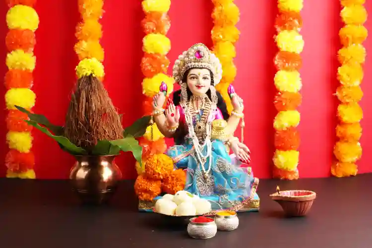 लक्ष्मी पूजा (Lakshmi Puja): मां लक्ष्मी की पूजा का महत्व और अनुष्ठान