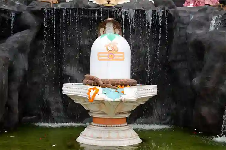 The Importance and Benefits of Worshipping Shivling in Shravan Month
