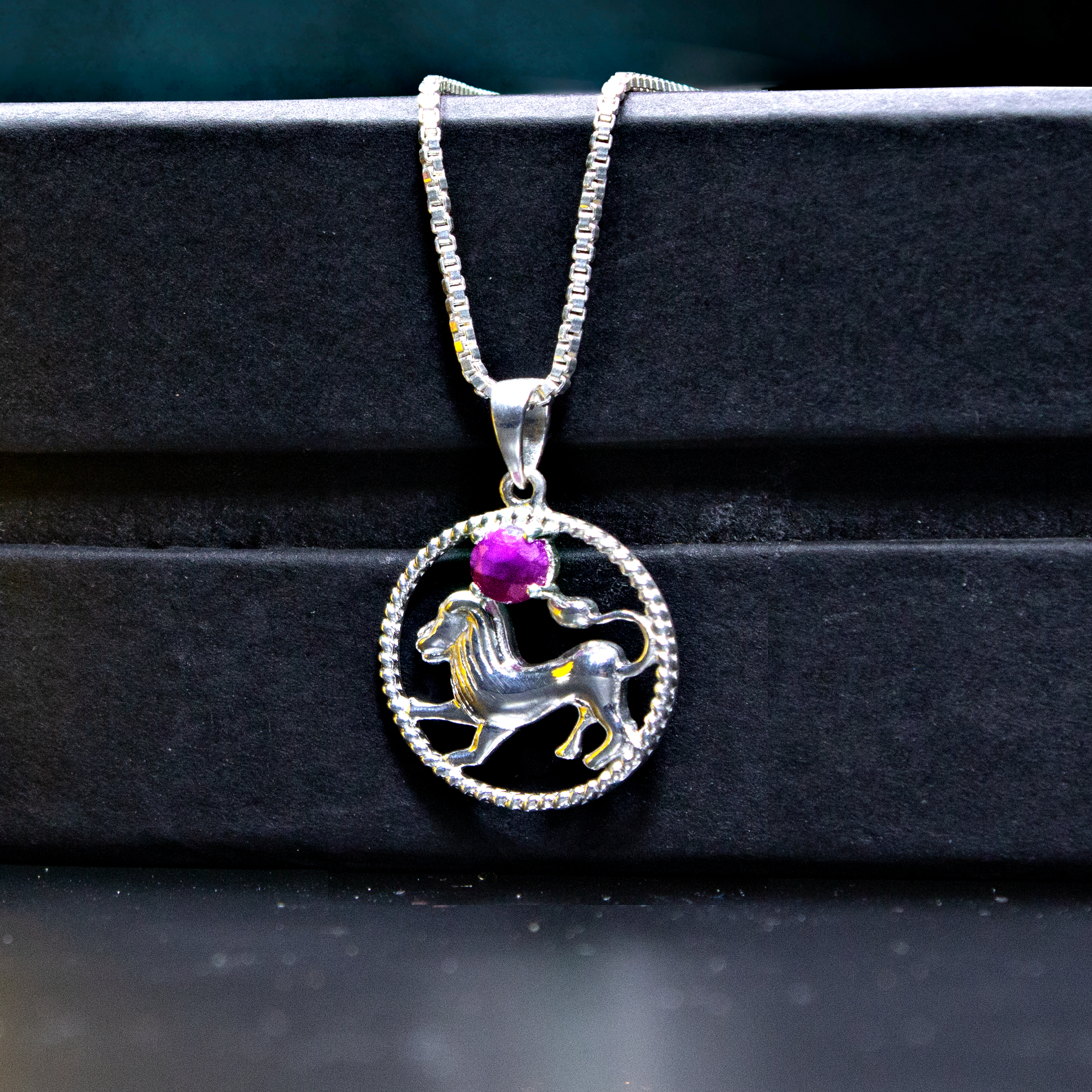 LEO PENDANT