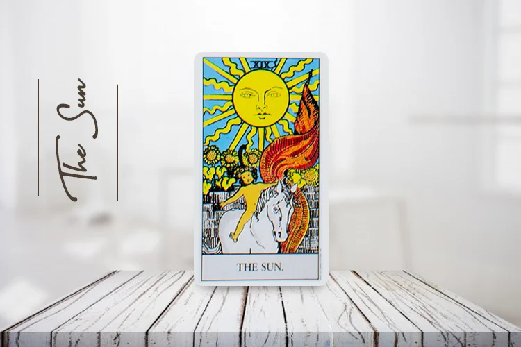 द सन टैरो कार्ड (The Sun Tarot Card) अपराइट और रिवर्स